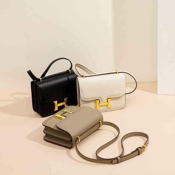 handbag 2021 tofu fashion women's bag h button one shoulder messenger ins home simple stewardess small square, Black;red
handbag 2021 tofu fashion women's bag h button one shoulder messenger ins home simple stewardess small square, Black;red