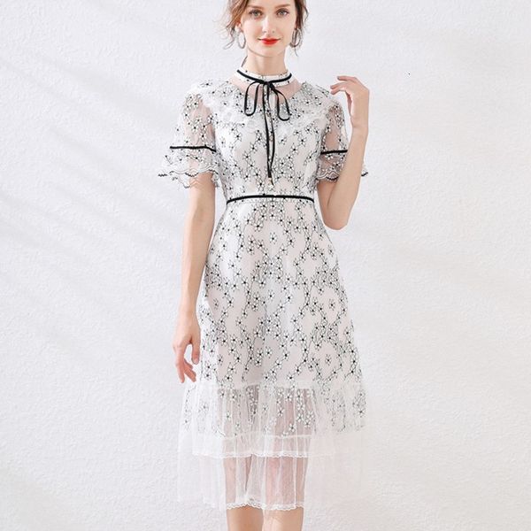 2021 summer new women elegant embroidery mesh dresses flare sleeve lace up bow neck long dress upbf, Black;gray
2021 summer new women elegant embroidery mesh dresses flare sleeve lace up bow neck long dress upbf, Black;gray
