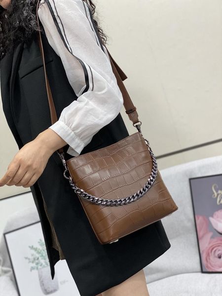 shoulder bags leather handbag 2021 fashion chain bag crocodile pattern messenger bucket women
shoulder bags leather handbag 2021 fashion chain bag crocodile pattern messenger bucket women