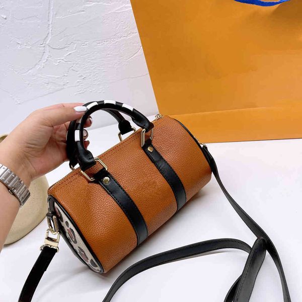 louis vutton baglouis vutton fashion women's handbag designer totes classic embossed pillow cross body lady straddle shoulder s
louis vutton baglouis vutton fashion women's handbag designer totes classic embossed pillow cross body lady straddle shoulder s