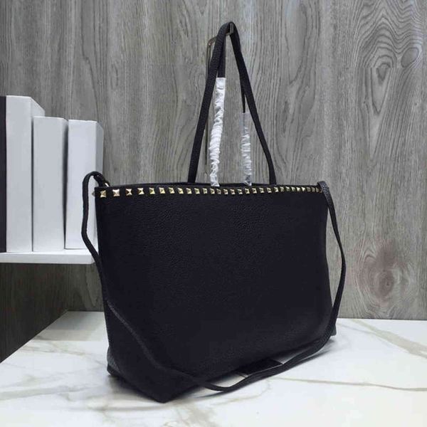 7a+designers 2021 latest style calfskin shopping bags moose prints magnetic buckle opening and closing flat zipper pocket two flat open1th
7a+designers 2021 latest style calfskin shopping bags moose prints magnetic buckle opening and closing flat zipper pocket two flat open1th