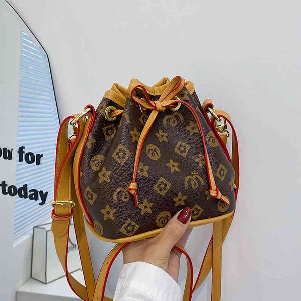 2022 factory outlet bag new single shoulder messenger printed donkey drawstring bucket net red small square bag tide w6z5 
2022 factory outlet bag new single shoulder messenger printed donkey drawstring bucket net red small square bag tide w6z5