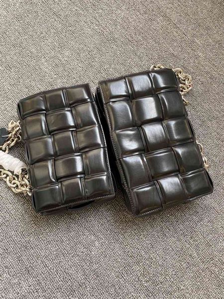 wholesale woven pillow bubble large lattice cowhide women's bag thick chain portable messen wan woven crossbody bag
wholesale woven pillow bubble large lattice cowhide women's bag thick chain portable messen wan woven crossbody bag