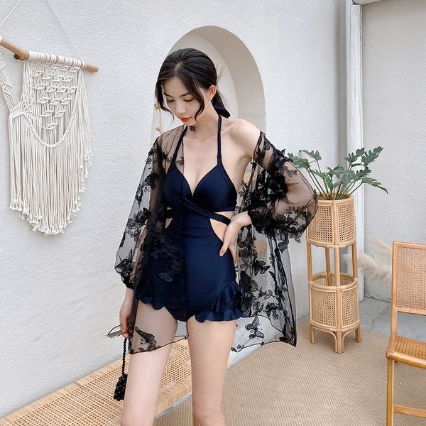 women's set two 2021 new korean small fragrance one piece bikini beach swimsuit drape, White;black
women's set two 2021 new korean small fragrance one piece bikini beach swimsuit drape, White;black