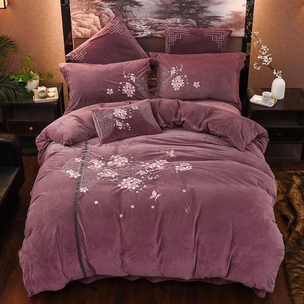 bedding sets luxury chinese style classical flowers embroidery winter thick cover duvet pillowcase linen/sheet flannel velvet bed set
bedding sets luxury chinese style classical flowers embroidery winter thick cover duvet pillowcase linen/sheet flannel velvet bed set