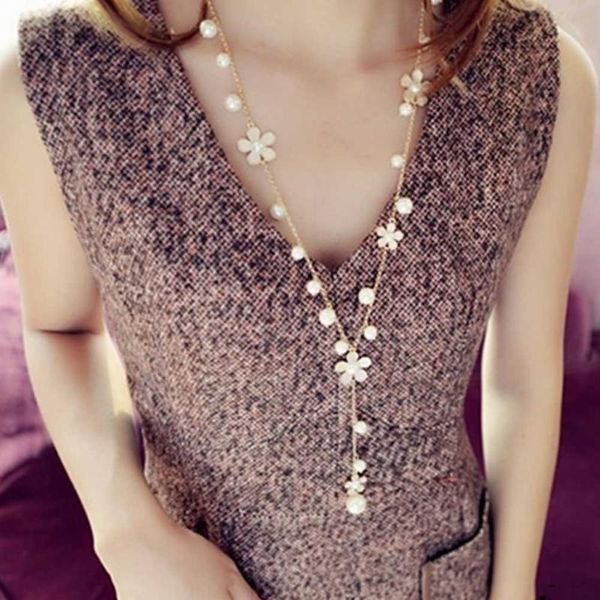 new style women luxury simulated pearl five petal crystal flower choker new bib statement long necklace, Golden;silver
new style women luxury simulated pearl five petal crystal flower choker new bib statement long necklace, Golden;silver