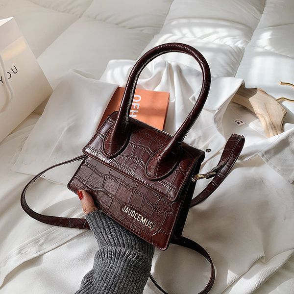 luxury design handbag ins women's 2021 popular new fashion net red messenger foreign style portable small square bag
luxury design handbag ins women's 2021 popular new fashion net red messenger foreign style portable small square bag