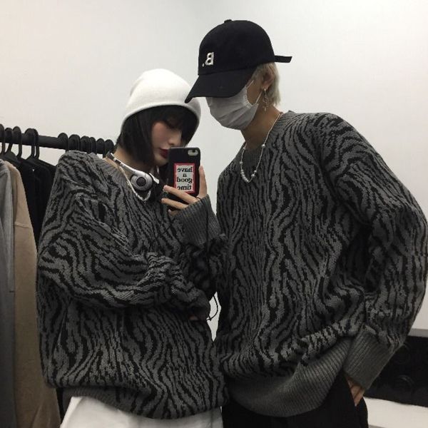 2021 new korean striped sweater men's warm fashion casual retro knitted pullover men loose autumn winter knitting sweaters mens clothes, White;black
2021 new korean striped sweater men's warm fashion casual retro knitted pullover men loose autumn winter knitting sweaters mens clothes, White;black