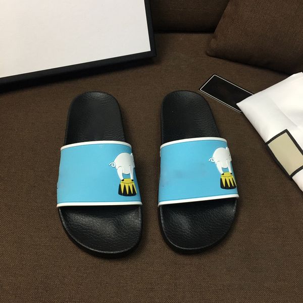 fashionable men's and women's slippers leisure beach outdoor light leather material with box size 35-44, Black
fashionable men's and women's slippers leisure beach outdoor light leather material with box size 35-44, Black