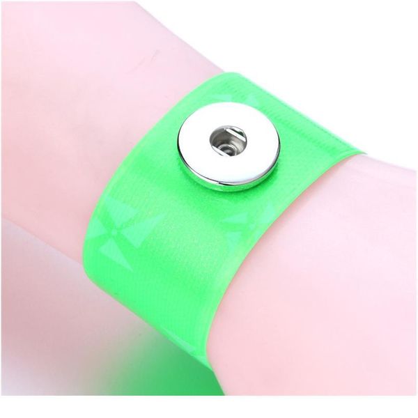 creative circle pvc snap button bracelet fit 18mm snap bracelet for women children fun gift button jewel jlllcr, Golden;silver
creative circle pvc snap button bracelet fit 18mm snap bracelet for women children fun gift button jewel jlllcr, Golden;silver