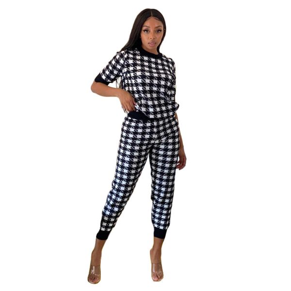 2020 autumn new short-sleeved trouser suit female printed plaid casual sports two-piece suit middle sleeve v004, Gray
2020 autumn new short-sleeved trouser suit female printed plaid casual sports two-piece suit middle sleeve v004, Gray