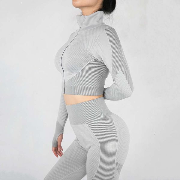 2021seamless yoga suit autumn and winter hip lifting tight running fitness jacket pants sports 2-piece set, Gray
2021seamless yoga suit autumn and winter hip lifting tight running fitness jacket pants sports 2-piece set, Gray