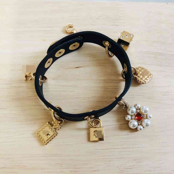 bangle bracelets grandma xiang ins niche design cool wind 2021 small fragrant leather female, Golden;silver
bangle bracelets grandma xiang ins niche design cool wind 2021 small fragrant leather female, Golden;silver