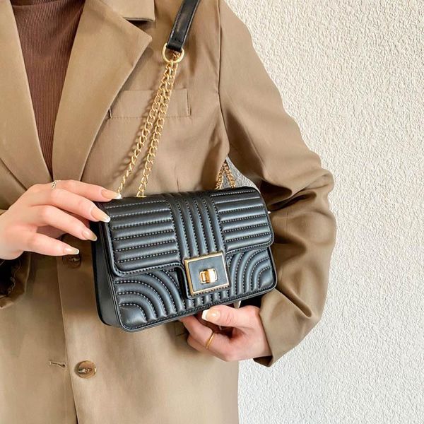 high-quality embroidery thread western style small square bag female 2021 new chain fashion shoulder bag korean messenger
high-quality embroidery thread western style small square bag female 2021 new chain fashion shoulder bag korean messenger