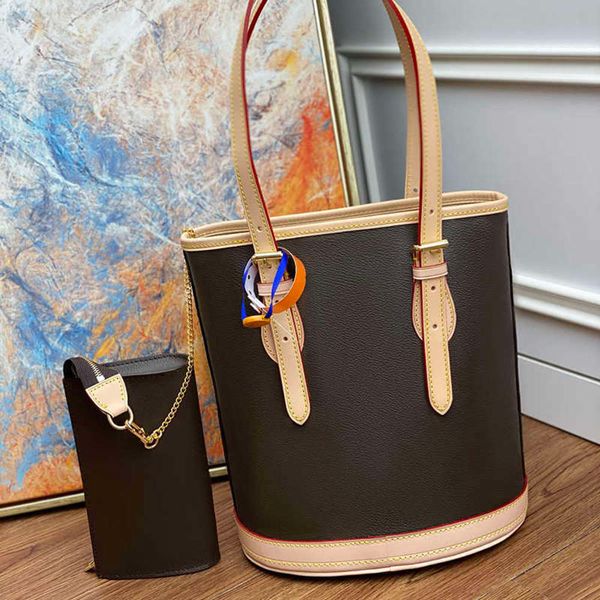 10a designers 2021 new style presbyopic bucket bag inspired by the retro details of the archive removable zipper clutch portable small 1th
10a designers 2021 new style presbyopic bucket bag inspired by the retro details of the archive removable zipper clutch portable small 1th