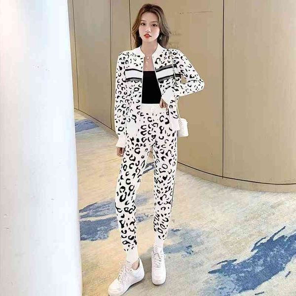 2022 factory wholesale new autumn printed zipper coat harlan trousers casual suit women akyh, Gray
2022 factory wholesale new autumn printed zipper coat harlan trousers casual suit women akyh, Gray