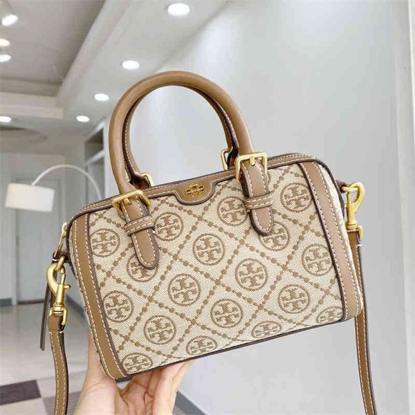 2021 summer new tb women's pillow fashion hand single shoulder messenger bag cow leather 82929
2021 summer new tb women's pillow fashion hand single shoulder messenger bag cow leather 82929
