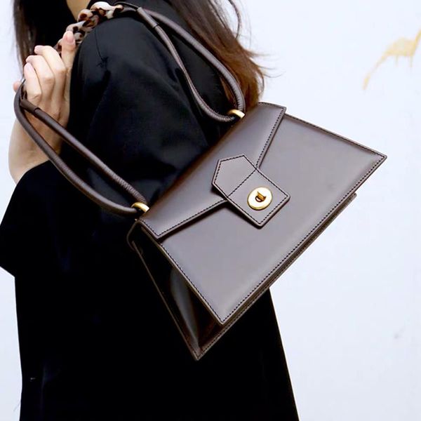 cross body fashion acrylic chain women's shoulder bag designer brands big women handbag alligator crossbody bags for 2021 tote purse
cross body fashion acrylic chain women's shoulder bag designer brands big women handbag alligator crossbody bags for 2021 tote purse