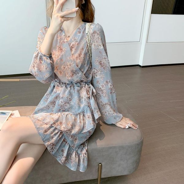 casual dresses 2021 autumn french v-neck floral chiffon ruffled puff sleeve dress short fashion, Black;gray
casual dresses 2021 autumn french v-neck floral chiffon ruffled puff sleeve dress short fashion, Black;gray
