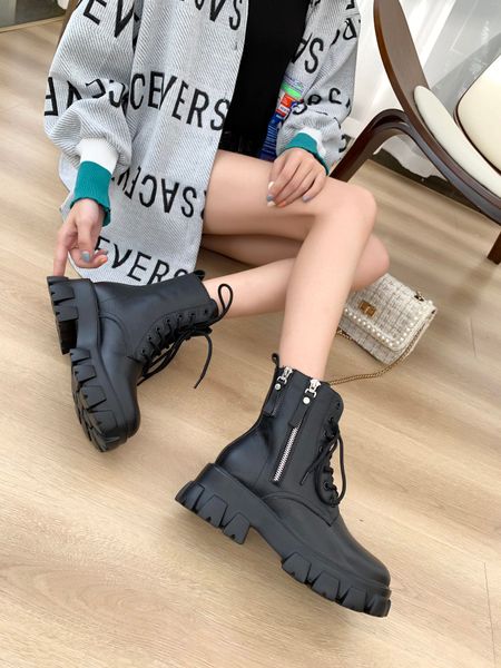 design womens classics fashion luxury boots women genuine leather flat thick bottom ankle boot euro size35-40 summer and fall young girl mus, Black
design womens classics fashion luxury boots women genuine leather flat thick bottom ankle boot euro size35-40 summer and fall young girl mus, Black