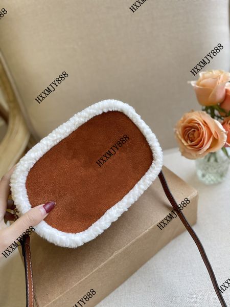 2022 ladies leather bags luxury designer plaid quilted calfskin one-shoulder shopping travel portable one-shoulder handbags cowhide camera b
2022 ladies leather bags luxury designer plaid quilted calfskin one-shoulder shopping travel portable one-shoulder handbags cowhide camera b