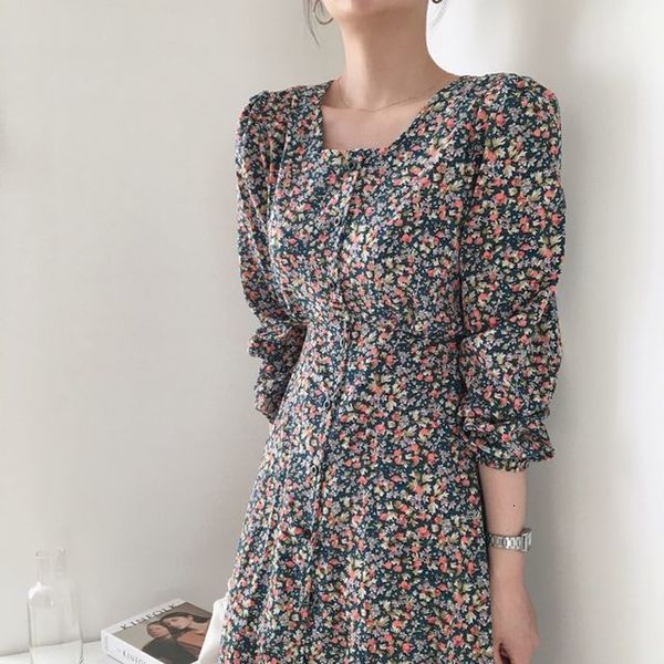 new 2021 women florals print chic feminine vintage elegant sweet single-breasted high street casual es mdpm, Black;gray
new 2021 women florals print chic feminine vintage elegant sweet single-breasted high street casual es mdpm, Black;gray