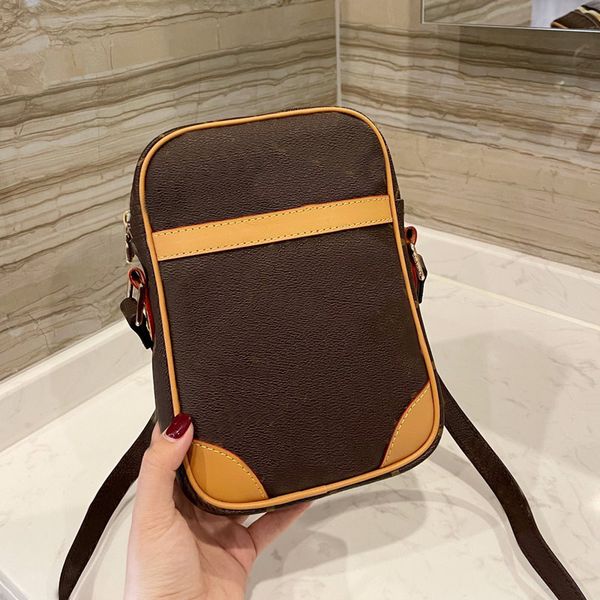 briefcase messenger bag men sacoche homme limited edition new bag crossbody bags coated canvas waterproof zipper handbag business sports bag
briefcase messenger bag men sacoche homme limited edition new bag crossbody bags coated canvas waterproof zipper handbag business sports bag