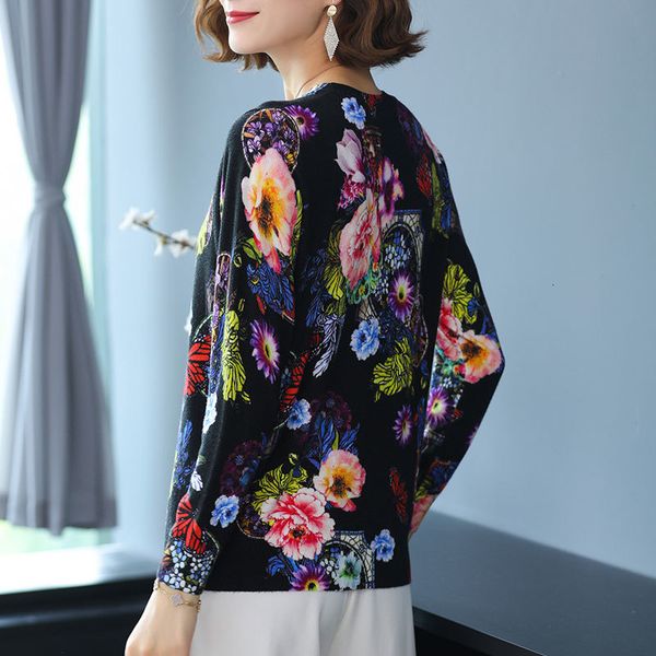 women's sweaters autumn sweater o-neck rose flower printing female long sleeve jumper loose casual knitted pullove cloth, White;black 
women's sweaters autumn sweater o-neck rose flower printing female long sleeve jumper loose casual knitted pullove cloth, White;black