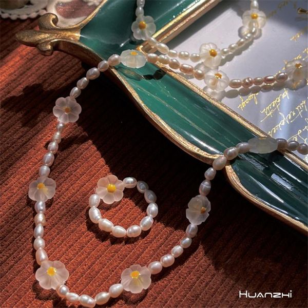 chains huanzhi 2021 vintage natural freshwater pearl transparent flower necklace clavicle chain for women girl trendy party jewelry, Silver
chains huanzhi 2021 vintage natural freshwater pearl transparent flower necklace clavicle chain for women girl trendy party jewelry, Silver