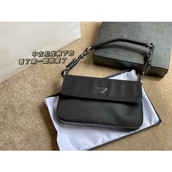 luxury handbags puda's new simple style high version medieval underarm canvas stitched xiaopi women's shoulder bag
luxury handbags puda's new simple style high version medieval underarm canvas stitched xiaopi women's shoulder bag