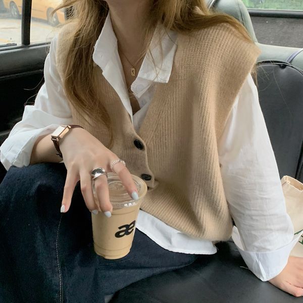 autumn and winter korean single breasted knitted vt v-neck cardigan 2021 sweater women, Black;white
autumn and winter korean single breasted knitted vt v-neck cardigan 2021 sweater women, Black;white