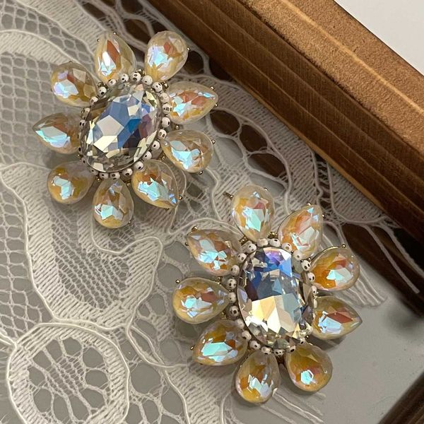 173 new earrings natural pearl crystal pearl flower earrings simple and cool style, Silver
173 new earrings natural pearl crystal pearl flower earrings simple and cool style, Silver