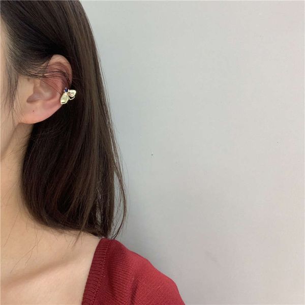 hbp fashion ins wind zircon fairy forest butterfly blue crystal earrings simple small nail earbone clip female, Silver
hbp fashion ins wind zircon fairy forest butterfly blue crystal earrings simple small nail earbone clip female, Silver