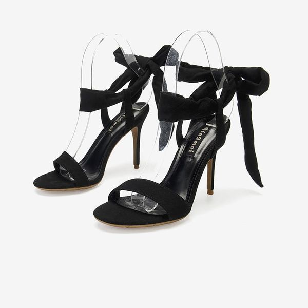 sandals summer 2021 south korean one line high heeled women's hollow strap black small bow shoes
sandals summer 2021 south korean one line high heeled women's hollow strap black small bow shoes
