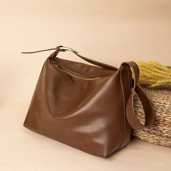 fashion simple style large capacity slung women's autumn and winter 2021 casual versatile soft leather shoulder tote bag
fashion simple style large capacity slung women's autumn and winter 2021 casual versatile soft leather shoulder tote bag