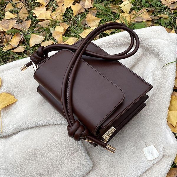 2021 casual retro women shoulder bags designer female handbags luxury pu leather crossbody messenger bag large purse
2021 casual retro women shoulder bags designer female handbags luxury pu leather crossbody messenger bag large purse