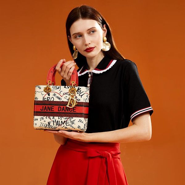 clutch bags 2021 fashion princess bag love graffiti personalized women's high end single shoulder handbag messenger
clutch bags 2021 fashion princess bag love graffiti personalized women's high end single shoulder handbag messenger