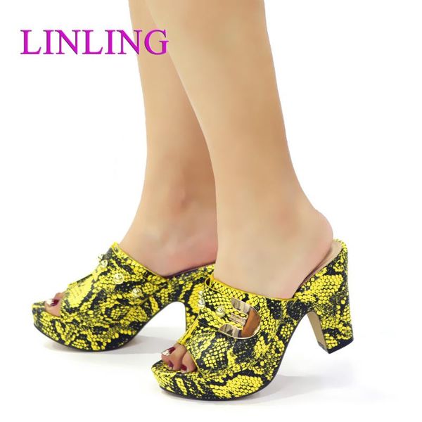 dress shoes luxury 2021 rhinestone wedding woman sandals elegant nigerian women pumps shoe for party crystal heels, Black
dress shoes luxury 2021 rhinestone wedding woman sandals elegant nigerian women pumps shoe for party crystal heels, Black