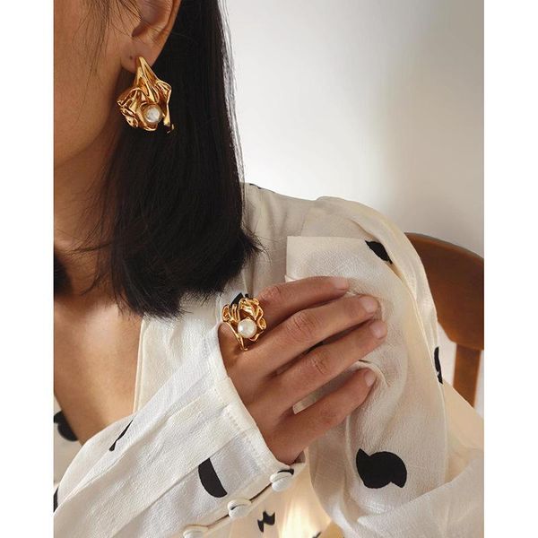 france brass plated 18k rose gold baroque pearl flower crystal silver earrings for women fine jewelry goth boho designer
france brass plated 18k rose gold baroque pearl flower crystal silver earrings for women fine jewelry goth boho designer