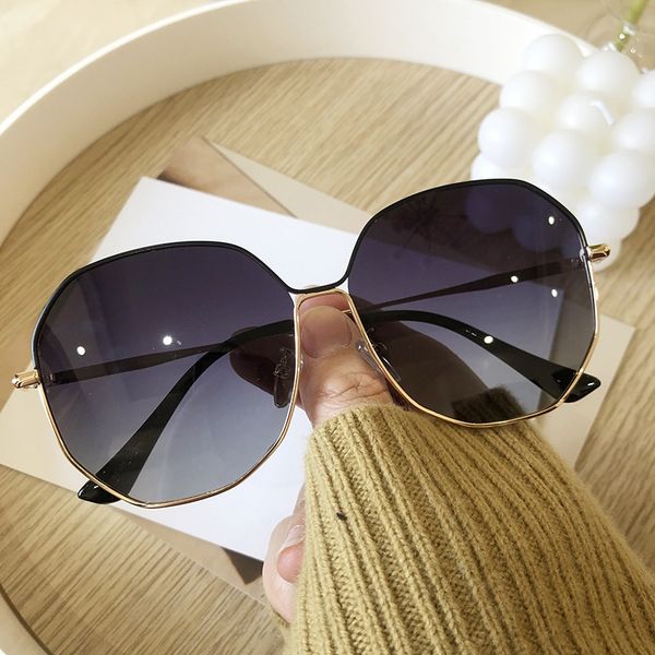 big face thin polarizer female round net red sunglasses anti ultraviolet personality street p fashion male, White;black
big face thin polarizer female round net red sunglasses anti ultraviolet personality street p fashion male, White;black