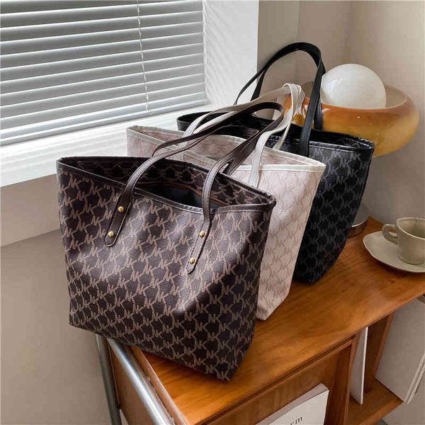 large capacity bag women's 2021 winter new letter tote bag korean fashion personalized foreign style portable
large capacity bag women's 2021 winter new letter tote bag korean fashion personalized foreign style portable