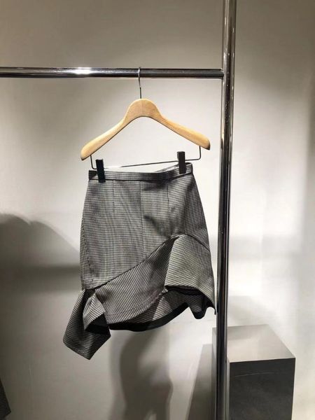 autumn and winter king new style ruffled thin woolen cloth houndstooth bag hip skirt irregular skirt females, Black
autumn and winter king new style ruffled thin woolen cloth houndstooth bag hip skirt irregular skirt females, Black