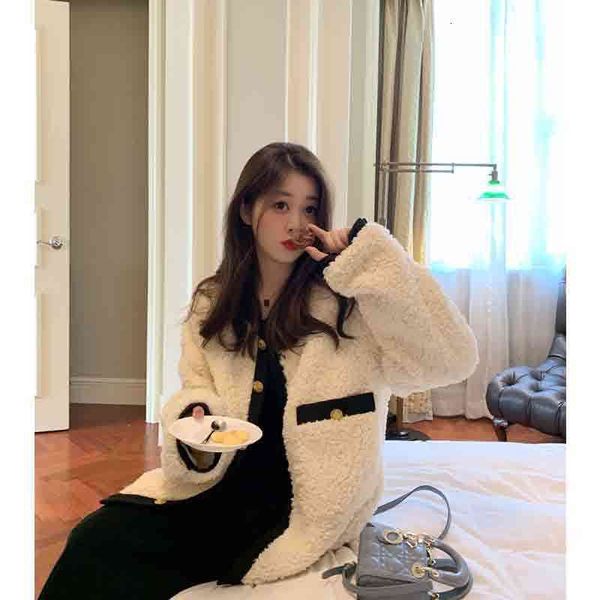 lamb wool xiaoxiangfeng coat women's autumn and winter 2021 korean loose versatile short thickened wear, Black;brown
lamb wool xiaoxiangfeng coat women's autumn and winter 2021 korean loose versatile short thickened wear, Black;brown