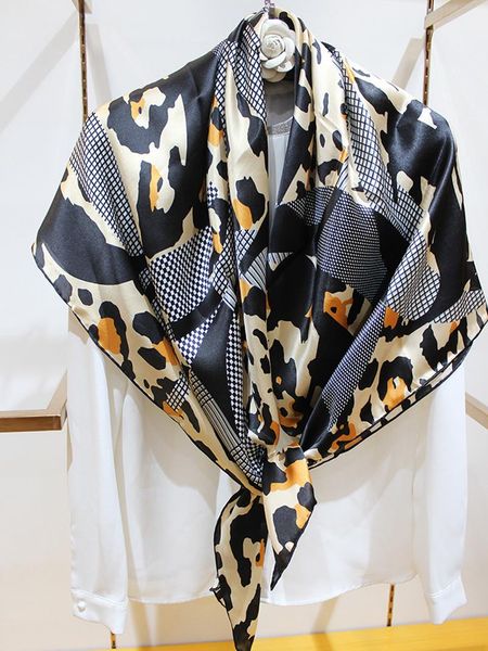 scarves high-end elegant women exquisite leopard print and alphabet design plain satin silk scarf shawl, Blue;gray
scarves high-end elegant women exquisite leopard print and alphabet design plain satin silk scarf shawl, Blue;gray