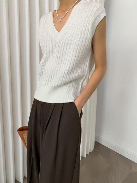 women's vests high-end twist v-neck loose versatile wool vest women's version 21, Black;white
women's vests high-end twist v-neck loose versatile wool vest women's version 21, Black;white