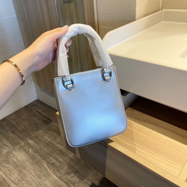 luxurys designers ladies 2022 shopping bags shoulder handbag women fashion purse mother handbags clutch leather mini totes cossbody bag artw
luxurys designers ladies 2022 shopping bags shoulder handbag women fashion purse mother handbags clutch leather mini totes cossbody bag artw
