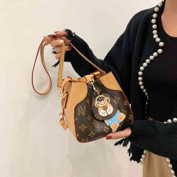 2022 factory wholesale bag women's new cute little lion messenger net red fashion embroidery one shoulder bucket bag tide
2022 factory wholesale bag women's new cute little lion messenger net red fashion embroidery one shoulder bucket bag tide