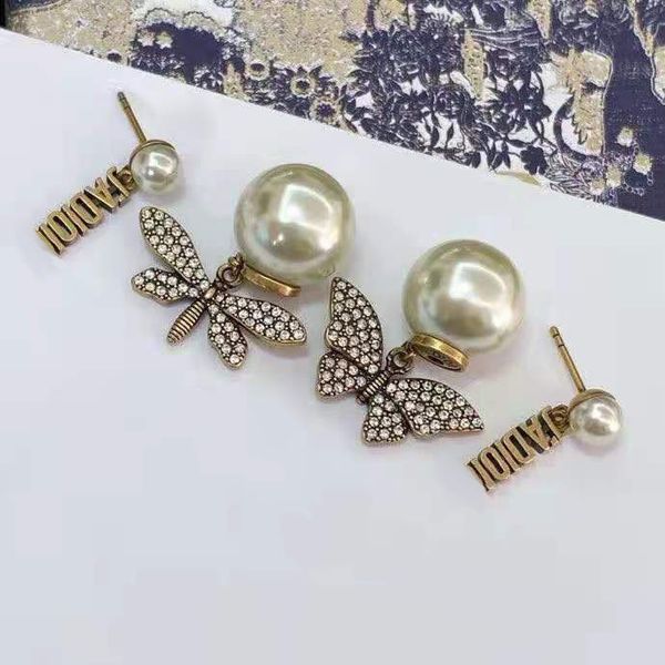 aaa designer jewelry high version bee long pendant front and back pearl little xiangjia letter earrings, Golden
aaa designer jewelry high version bee long pendant front and back pearl little xiangjia letter earrings, Golden