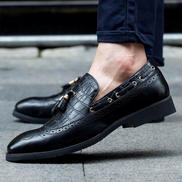 dress shoes pointed toe leather fashion brogue retro men's british carved oxford crocodile pattern single, Black
dress shoes pointed toe leather fashion brogue retro men's british carved oxford crocodile pattern single, Black