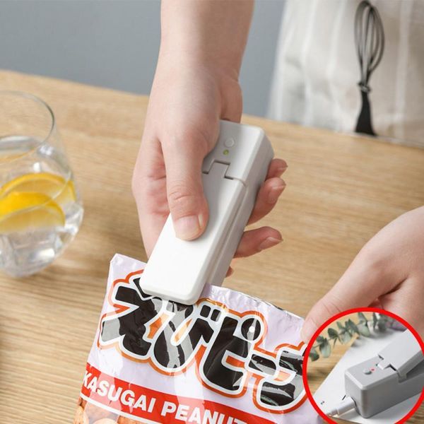 bag clips 1pc portable heat plastic package storage charging mini sealing machine handy sticker snack kitchen accessories
bag clips 1pc portable heat plastic package storage charging mini sealing machine handy sticker snack kitchen accessories